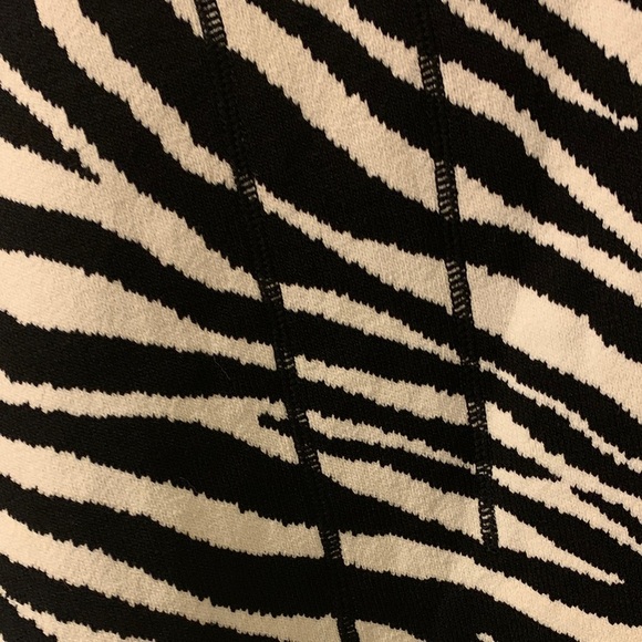 Jones NY Petite - Black & White Zebra Print Cardigan - Picture 3 of 6